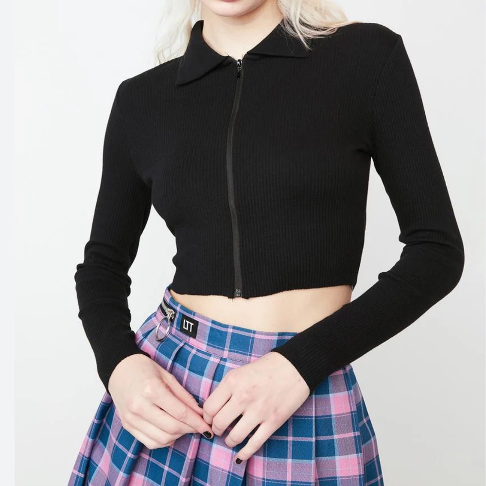 Black long sleeve crop top with zipper #athletic